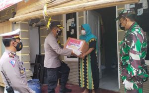 PPKM Darurat, Polres dan Kodim 0619 Purwakarta Berikan Bantuan Sembako Untuk Warga