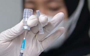 Kelelahan Mengejar Target Vaksinasi, Tenaga Vaksinator di Karawang Diliburkan Sepekan