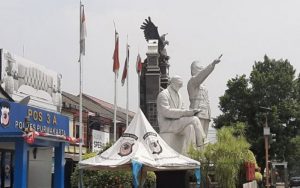Tak Terawat, Bendera Merah Putih di Taman Pembaharuan Kusam dan Robek
