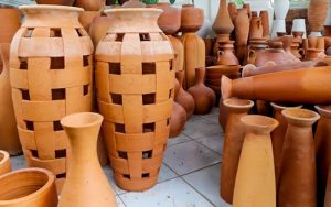 Video: Wisata Sentra Keramik Desa Anjun Plered Purwakarta yang Melegenda