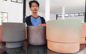 Ikuti Perkembangan Jaman, Pengrajin Keramik Plered Terus Berinovasi