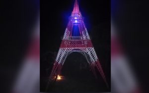 Antusiasme Sambut HUT RI ke-76, Warga Sindangpanon Bangun Menara Eiffel