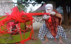 Pandemi Tak Kunjung Usai, Komunitas di Purwakarta Gelar Aksi Teatrikal Jalanan