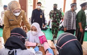 Serbuan Vaksinasi Covid-19 Kini Menyasar Kalangan Santri di Purwakarta