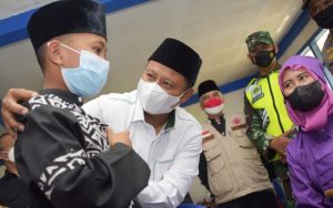 Kunjungi Purwakarta, Wagub Jabar Tinjau Vaksinasi Santri di Pesantrean Miftahul Ulum