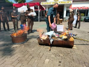 163 Perkara, Kejaksaan Negeri Purwakarta Musnahkan Barang Bukti