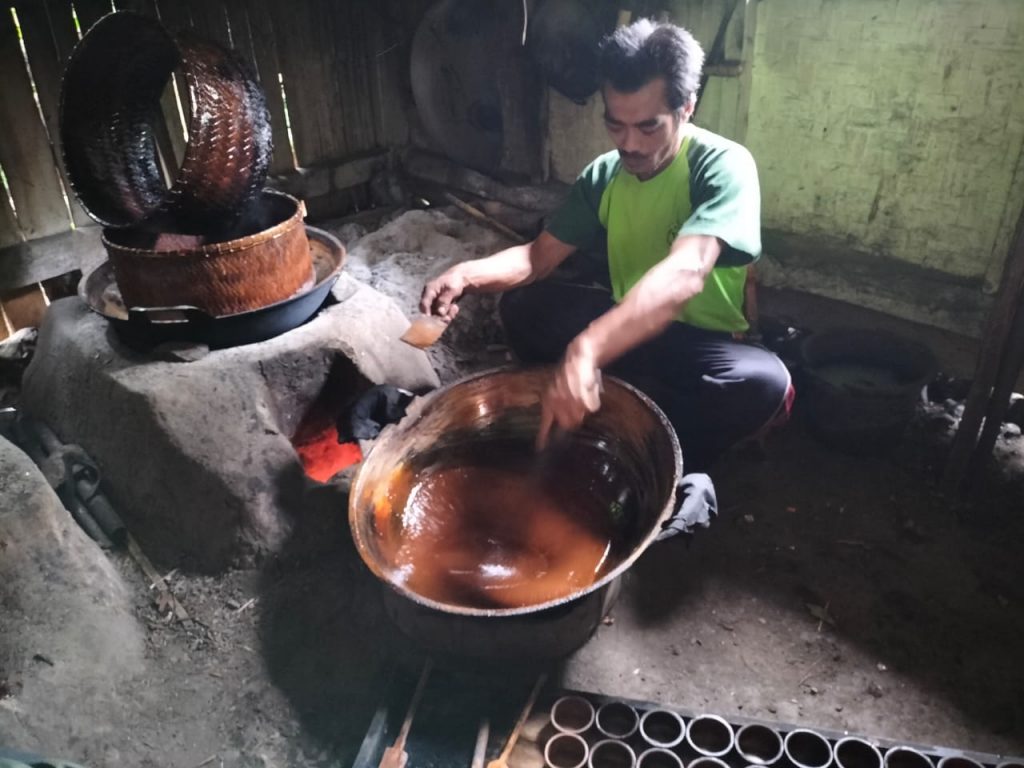 Pelestarian Pengrajin Gula Aren di Kampung Kahuripan Tajur Purwakarta
