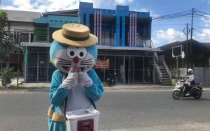 Antara Lucu dan Iba, Keberadaan Badut Jalanan Mewarnai Jalanan di Purwakarta