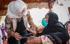 Pemkab Purwakarta Serahkan Program BPNT KKS Kepada 38.638 Warga Purwakarta