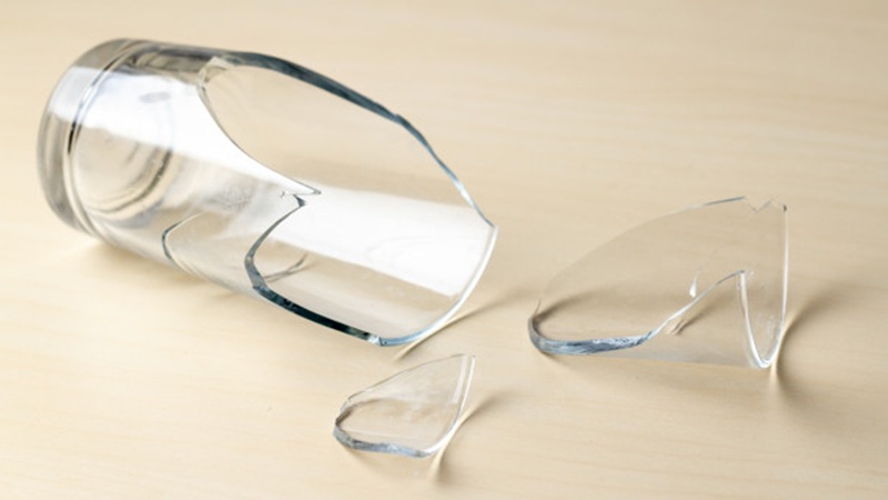 Gelas kaca pecah saat dituang air panas