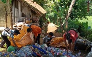 Melalui Program Bank Sampah, Pemuda Mekarsari Jadikan Sampah Bernilai Ekonomi