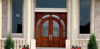 pintu kayu