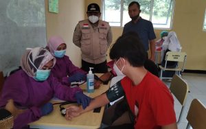 Purwakarta Siap Gelar PTM, Siswa SMAN 1 Babakancikao Jalani Vaksinasi
