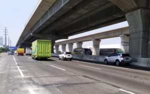 Pengguna Jalan Diminta Berhati-Hati, Ruas Tol Jakarta-Cikampek  Sedang Diperbaiki