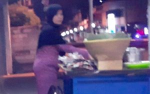 Suropah, Jualan Nasi Uduk Untuk Membiayai Tiga Anggota Keluarganya yang Sakit