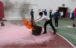 Lapas Purwakarta Bersama DPKPB Purwakarta Gelar Simulasi Pemadaman Kebakaran