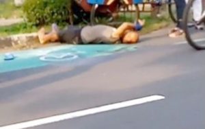 Sedih Kehilangan Uang Tabungan, Tukang Becak Ini Menangis di Pinggir Jalan