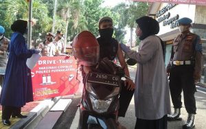 Cegah Kerumunan, Polres Purwakarta Inovasi Vaksinasi Covid-19 Sistem Drive Thru