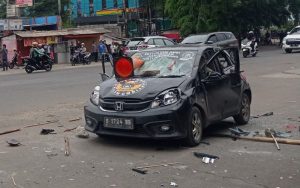 Dua Orang Luka Parah dan Satu Mobil Hancur Dalam Bentrokan Ormas di Karawang