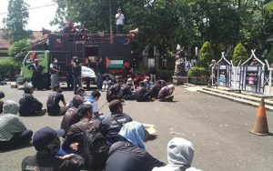 Buruh di Purwakarta Kembali Gelar Unjuk Rasa Tuntut Kenaikan Upah Sebesar 10 Persen