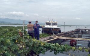 Satpolair Polres Purwakarta Bagikan Masker dan Himbauan Prokes Kepada Masyarakat