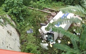 Diduga Sopir Ngantuk, Mobil Truk Box Terjun ke Jurang Jembatan Cantayan Maniis