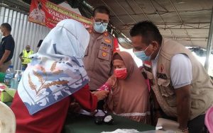 Warga Lansia di Kecamatan Pasawahan Antusias Ikuti Kegiatan Vaksinasi Covid-19