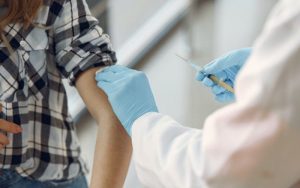 Waduh! Sebuah Apotek Salah Berikan Dosis Vaksin Covid-19 Pfizer Kepada 112 Anak