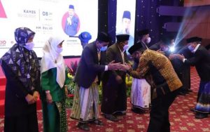 Dukung Pendidikan Pesantren, Menag Kukuhkan Sembilan Kiai Sebagai Majelis Masyayikh