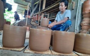 Musim Hujan, Pelaku Usaha Keramik Plered Alami Penurunan Produksi dan Omzet