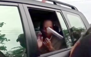 Video Presiden Jokowi Dilempar Kertas Oleh Seorang Lansia Viral di Media Sosial