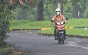 Gubernur Jabar Jajal Motor Listrik Konversi Motor Bebek di Palm Spring Golf Karawang