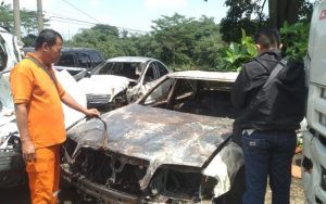 Sebuah Sedan Mercedes Benz Ludes Terbakar di Tol Cipularang KM 97.900 Purwakarta