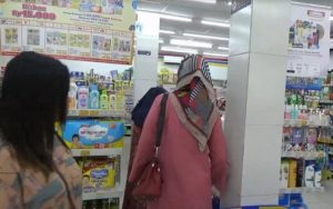 Begini Suasana Kaum Ibu-Ibu di Purwakarta yang Menyerbu Minimarket, Ada Apakah?