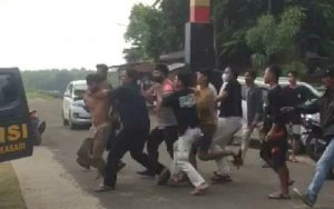 Salah Seorang Kawanan Pencuri Kambing Jadi Bulan-Bulanan Massa di Sukasari