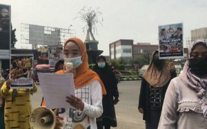 Puluhan Emak-Emak di Karawang Deklarasi Dukung Prabowo-Jokowi Maju di Pilpres 2024