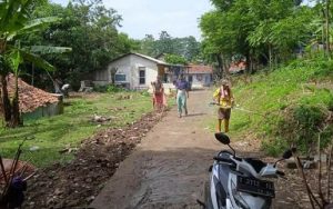 Warga Desa Cilangkap Terancam Kehilangan Tempat Tinggal Karena Pembangunan Pabrik
