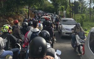 Libur Tahun Baru, Kawasan Wisata Lembang Dipadati Pengunjung, Jalan Pun Macet
