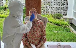 Salah Satu Pegawai Positif Covid-19, Bupati Purwakarta dan Sekda Lakukan Swab Antigen