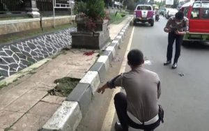 Hilang Kendali, Seorang Pemotor Alami Kecelakaan Tunggal di Jalan Veteran Purwakarta