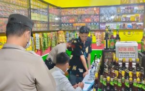 Cegah Korban Miras, Polsek Plered Gelar Razia ke Sejumlah Titik Penjual Miras Oplosan