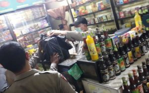 Jelang Bulan Ramadan 1443 H, Polres Purwakarta Bersama TNI Razia Minuman Keras