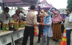 Jelang Ramadan, PKK dan Darmawanita Purwakarta Gelar Pasar Murah Minyak Goreng