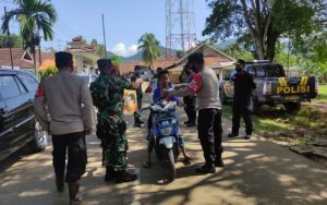 Jelang Lebaran, Muspika Sukasari Gelar Operasi Yustisi Jalankan Protokol Kesehatan