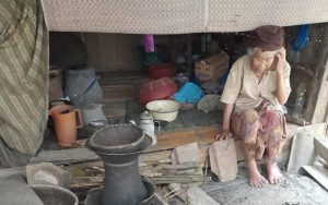 Mak Saedah, Wanita Lanjut Usia Hidup Sebatang Kara dan Tinggal di Rumah Tidak Layak