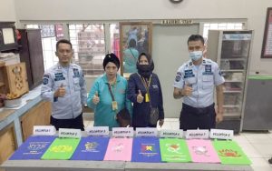 Warga Binaan Lapas Purwakarta Diberi Pelatihan Keterampilan Cetak Sablon Pakaian