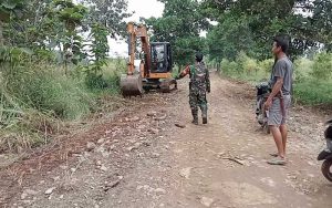 Peran Babinsa Mensukseskan Program TMMD Ke-113 Kodim 0619 Purwakarta di Desa Wanawali