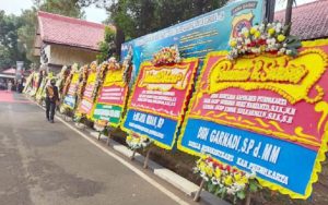 Ratusan Karangan Bunga Warnai Pisah Sambut Kapolres Purwakarta yang Baru