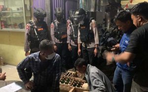 Razia Miras di Sejumlah Warung, Polres Purwakarta Berhasil Sita Puluhan Botol