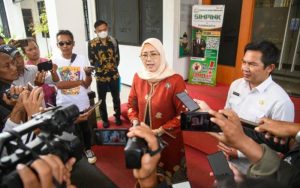 Terkait Dugaan Gratifikasi, Bupati Bersama Sekda Purwakarta Datangi Kejaksaan Negeri